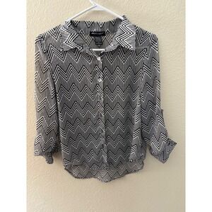 About a Girl Black White Geometric Chevron Chiffon Button Down Blouse 
A926